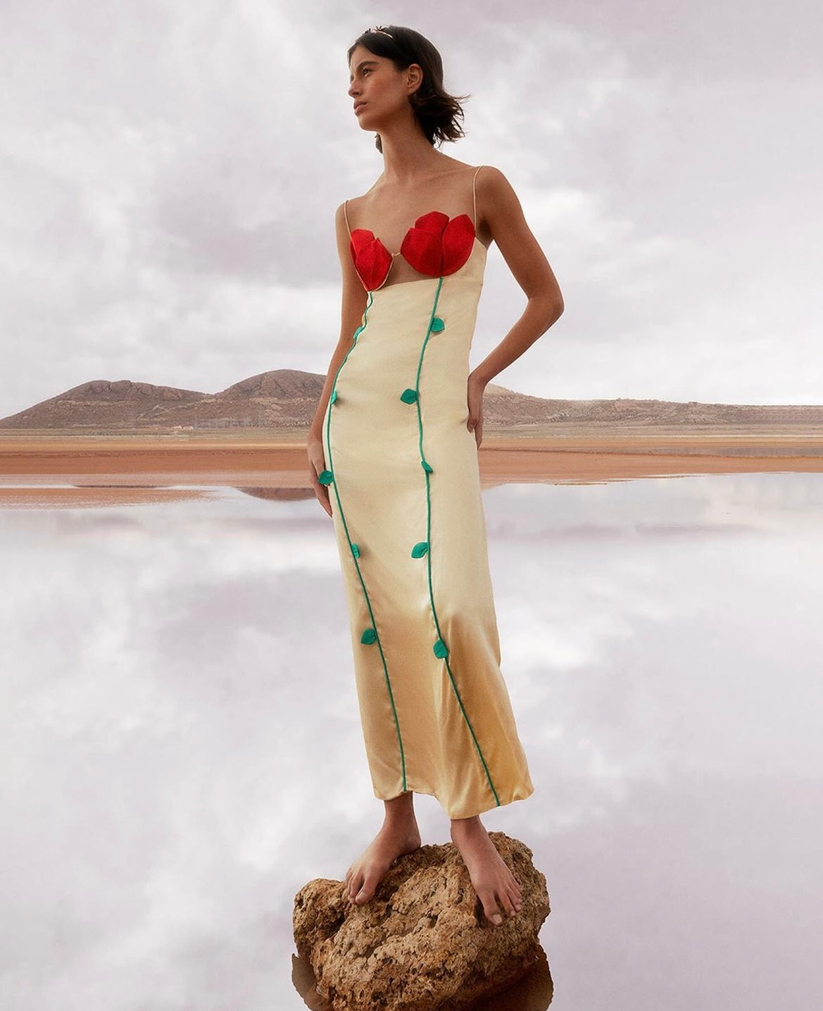 BEIGE ROSE SHAPED BODICE SLEEVELESS MAXI DRESS – PORTES OF GREECE