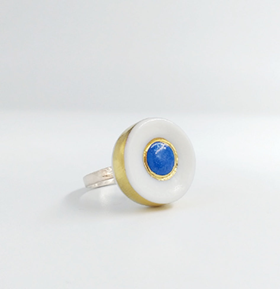 "Iris" ring