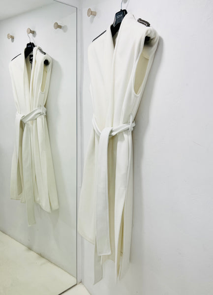 “Ariana” Sleeveless Coat - White