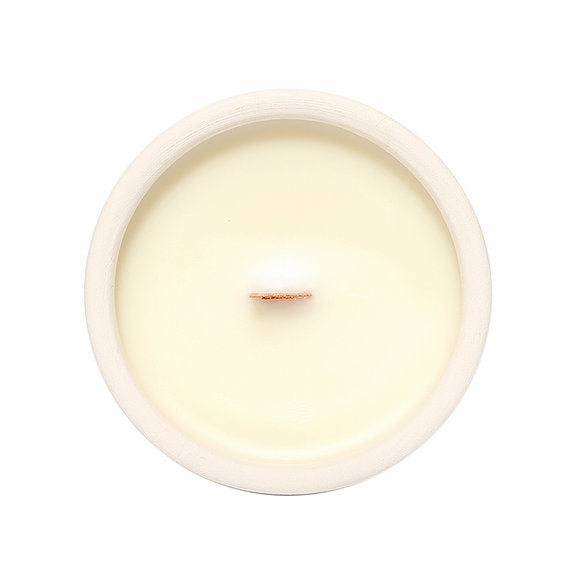 "Dark resin" soy candle